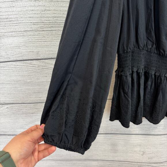 Old Navy Plus Size Black Eyelet Plunge Waisted Blouse Size 3X - Picture 5 of 9